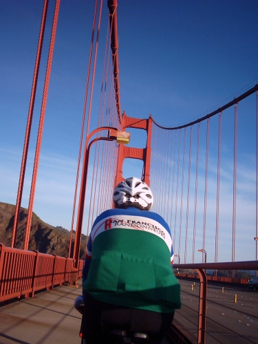  Crossing the Golden Gate Bridge 