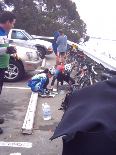  Jim shows Mari how to fill out the brevet card 